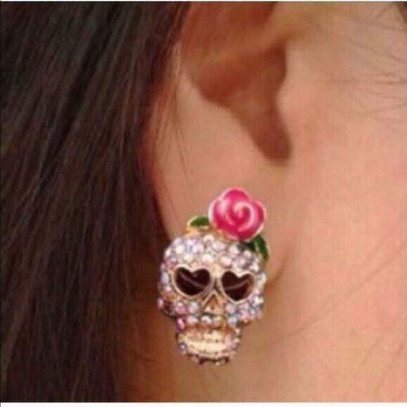 Enchanting Sparkly Crystal Encrusted Skull Studs - Picture 4 of 6